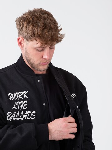 Carhartt WIP Übergangsjacke 'Work Varsity' in Schwarz