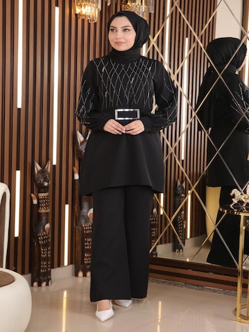 MODAMIHRAM Tunic in Black: front