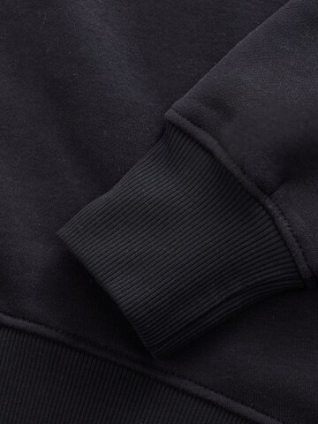 juoda Next Megztinis be užsegimo