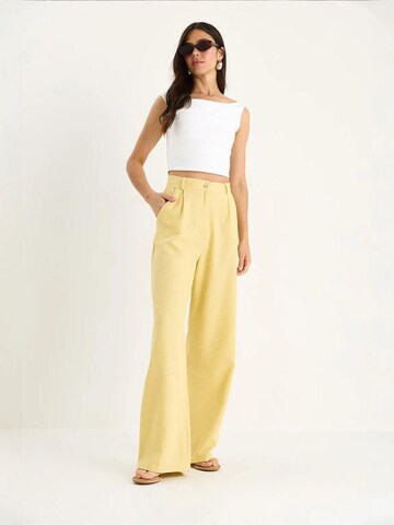 Wide Leg Pantalon à pince Bianco Lucci en jaune : devant