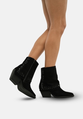Salinyang Booties in Black