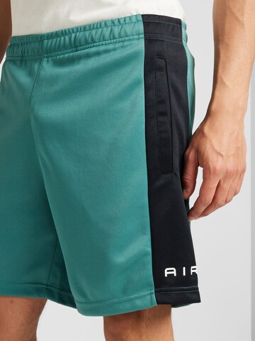 Regular Pantalon 'AIR' Nike Sportswear en vert