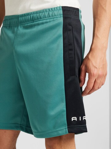 Nike Sportswear Regular Broek 'AIR' in Groen