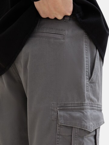 TOM TAILOR - regular Pantalón cargo en gris