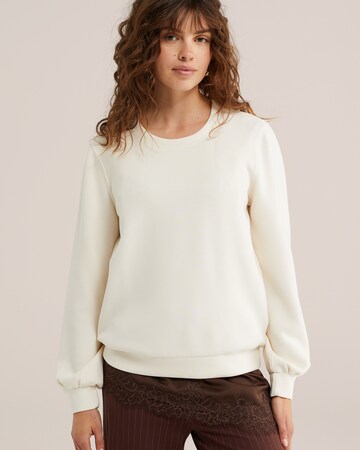 WE Fashion Sweater in White: front