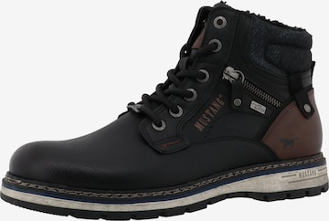 MUSTANG - Botas com atacadores 'Mariko' em preto: frente