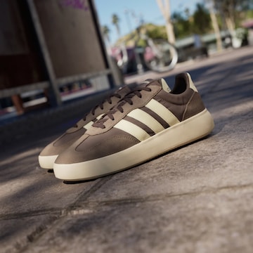 Baskets basses 'Barreda Decode' ADIDAS SPORTSWEAR en marron