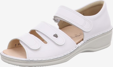 Finn Comfort Sandals in White: front