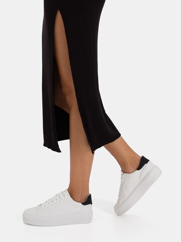 Baskets basses Bershka en blanc : devant