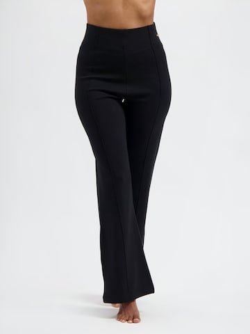Urban Goddess Yoga & Activewear Flared Workout Pants 'Cayha' in Black