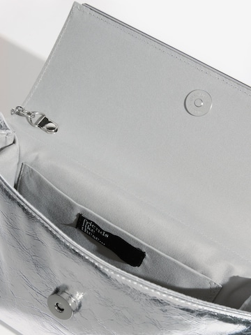 Friends Like These Clutch in Zilver