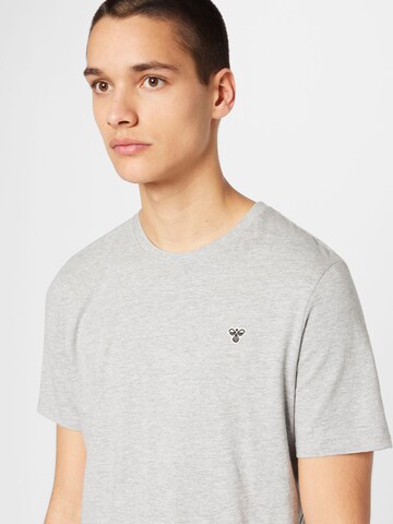 T-Shirt 'FRED' Hummel en gris