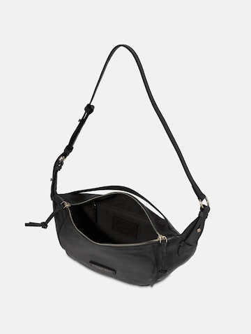 The Bridge Belt bag in Black