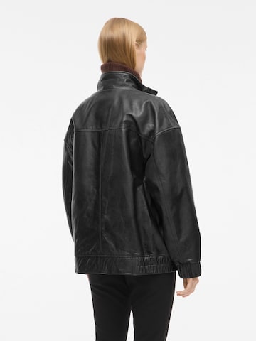 ROUGE EDIT Overgangsjakke i sort