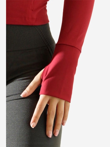 OYOJ Träningsjacka 'Shape Performance Zip Jacket - Red Cherry' i röd