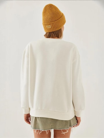 Bianco Lucci Sweatshirt in Beige