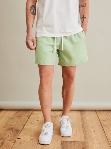 DAN FOX APPAREL Swimming shorts 'Ole' in Green: front