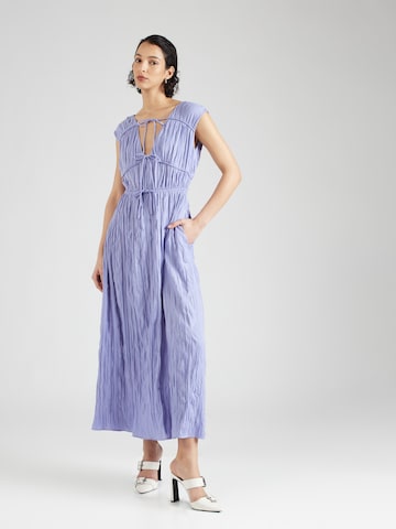 Robe 'Penelope' ABOUT YOU x Iconic by Tatiana Kucharova en violet