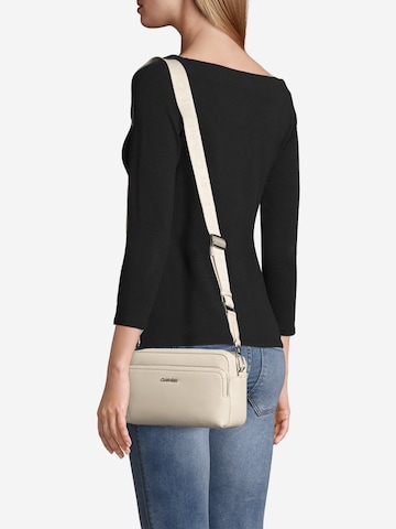 Sac à bandoulière Calvin Klein en beige