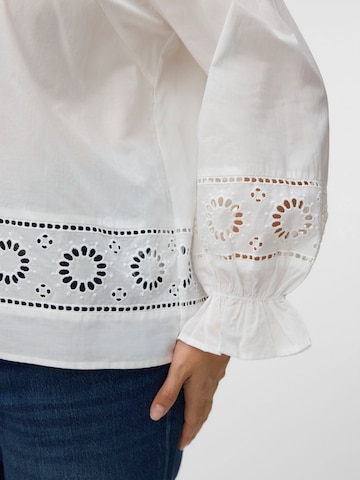 Chemisier 'VMCuna' Vero Moda Curve en blanc