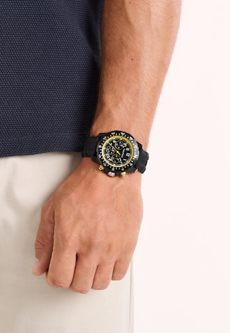 Orologio analogico di NAUTICA in nero: frontale
