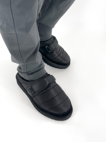 Mule 'Ease (Size runs small, order one size up)' Dutch'D en noir