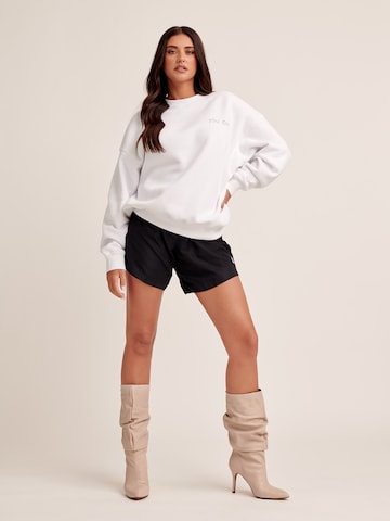 ABOUT YOU x Antonia Sweatshirt 'Felice' in Wit