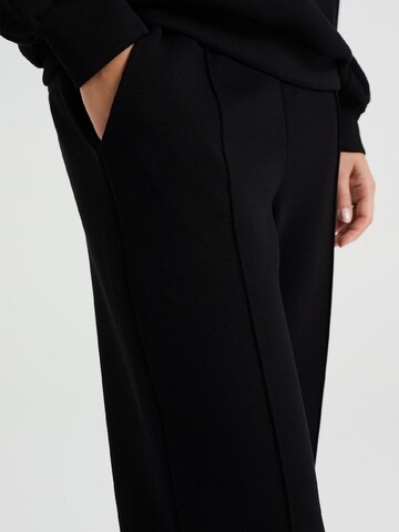 WE Fashion Loose fit Pleated Pants in Black