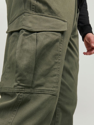 Jack & Jones Plus Regular Cargo trousers in Green