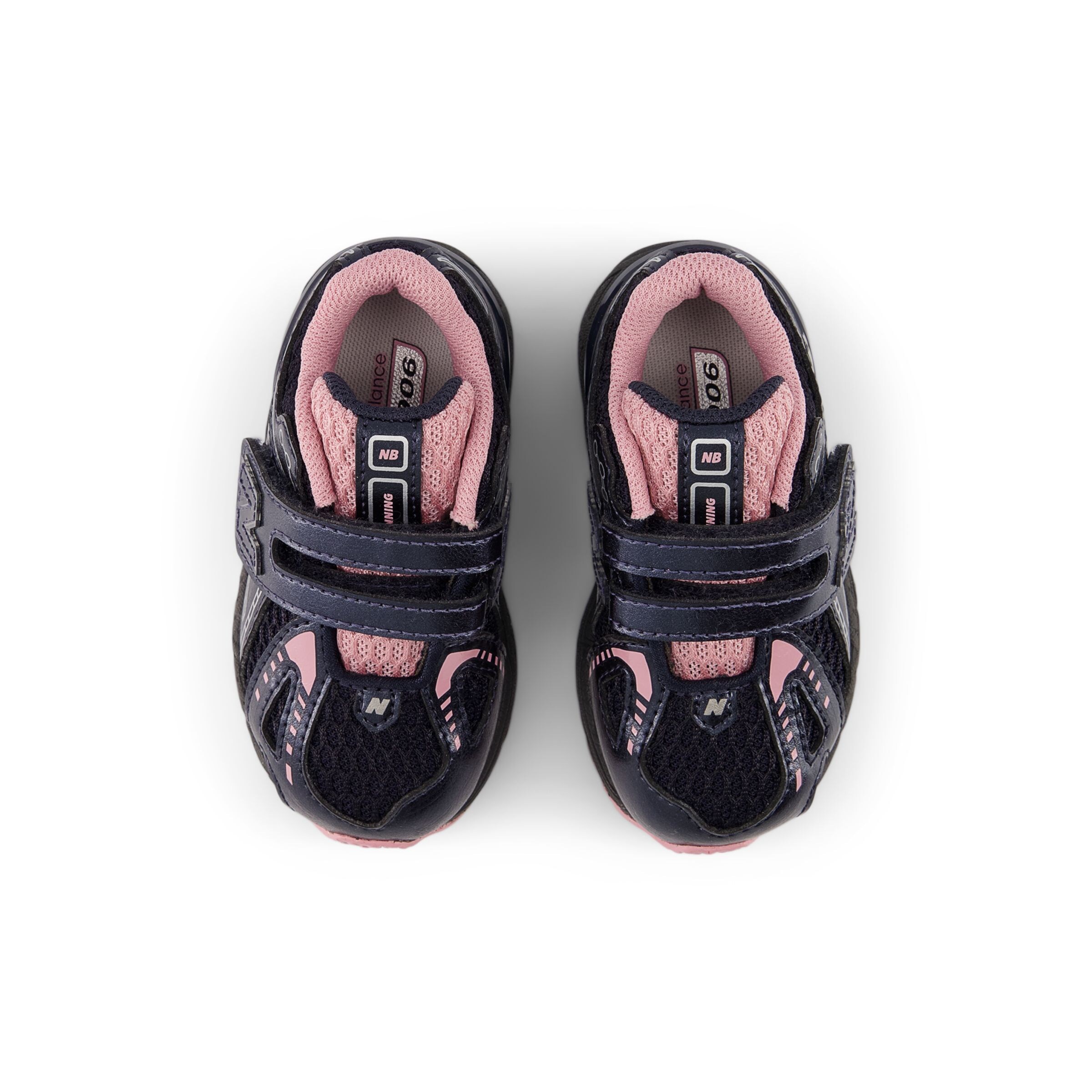 new balance Sneakers in Black