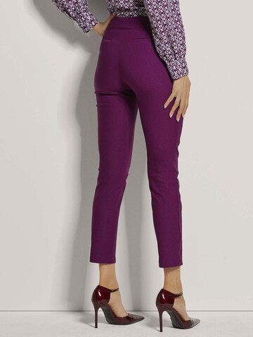 MADELEINE Slimfit Broek in Lila