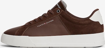 TOMMY HILFIGER Sneaker in Braun: Vorderseite