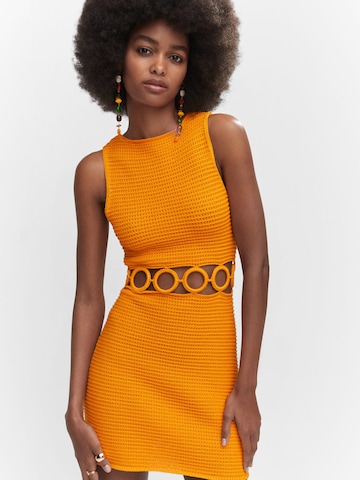 MANGO Stickad klänning i orange: framsida