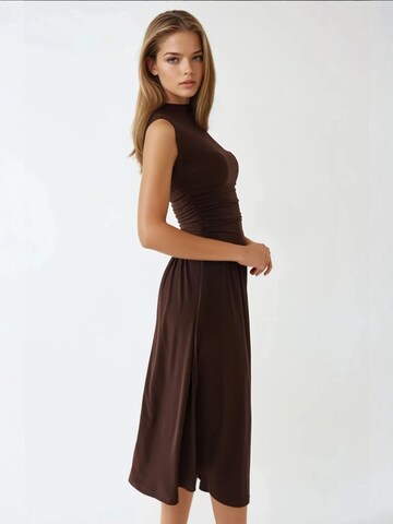 Hiccup Dress 'Midi' in Brown