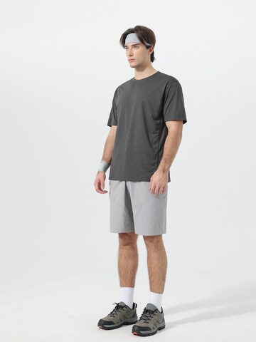 YOUTHUP Performance Shirt 'Feuchttrans' in Grey