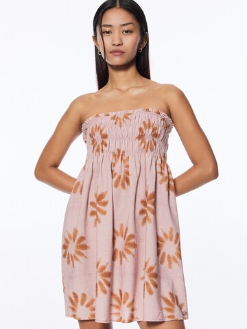 Abito di Pull&Bear in rosa: frontale
