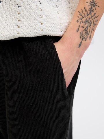 Wide leg Pantaloni di JACK & JONES in nero