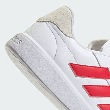 Baskets basses 'Courtblock' ADIDAS SPORTSWEAR en blanc