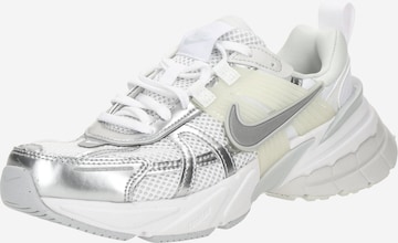 Baskets basses 'V2K' Nike Sportswear en blanc : devant