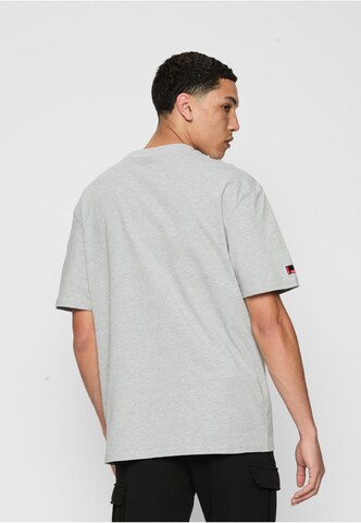 Maglietta di FUBU in grigio