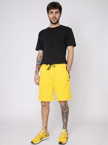 Carhartt WIP Luźne Spodnie 'Kastor Short Sunflower / Black' w kolorze żółty: przód