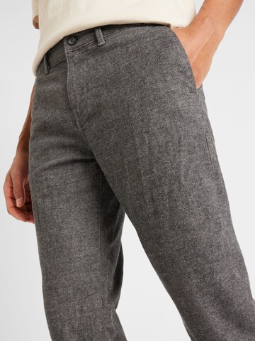 Coupe slim Pantalon chino MUSTANG en gris