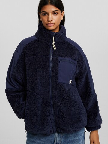 Bershka Přechodná bunda – modrá