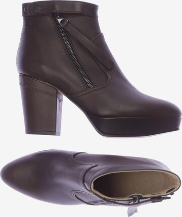 Acne Studios Dress Boots in 38 in Brown: front
