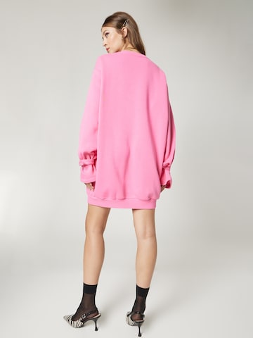 Hoermanseder x About You Dress 'Ashley' in Pink