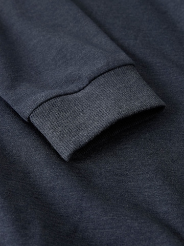 TWO SOON Sweatshirt i blå