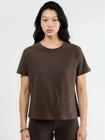 Busem Shirt in Brown: front