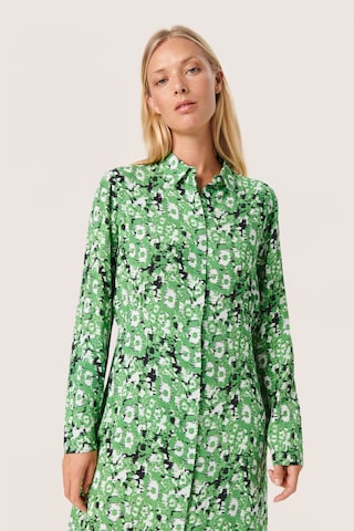 SOAKED IN LUXURY Sukienka koszulowa 'Ina' w kolorze zielony