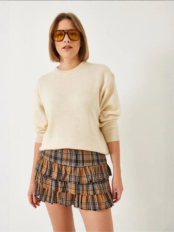 Bianco Lucci Sweater in Beige: front