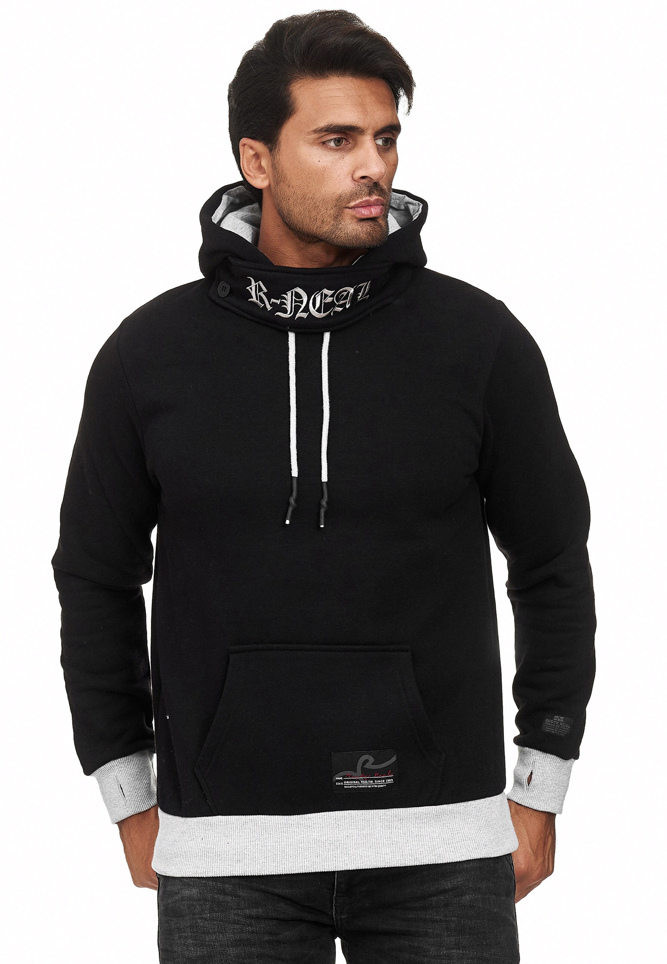 Rusty Neal Pullover in Schwarz: Vorderseite